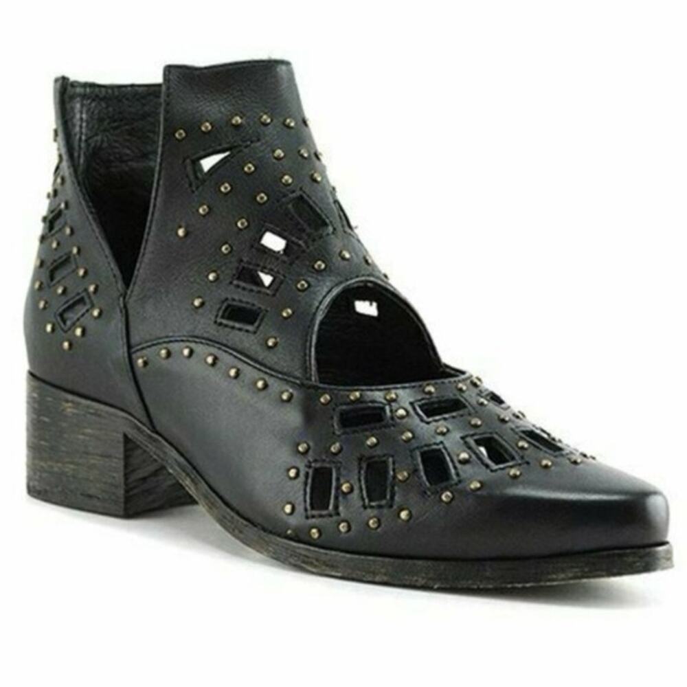 Sbicca Vixon Black Leather Studded Ankle Booties Pointed Toe Edgy Womens 8.5